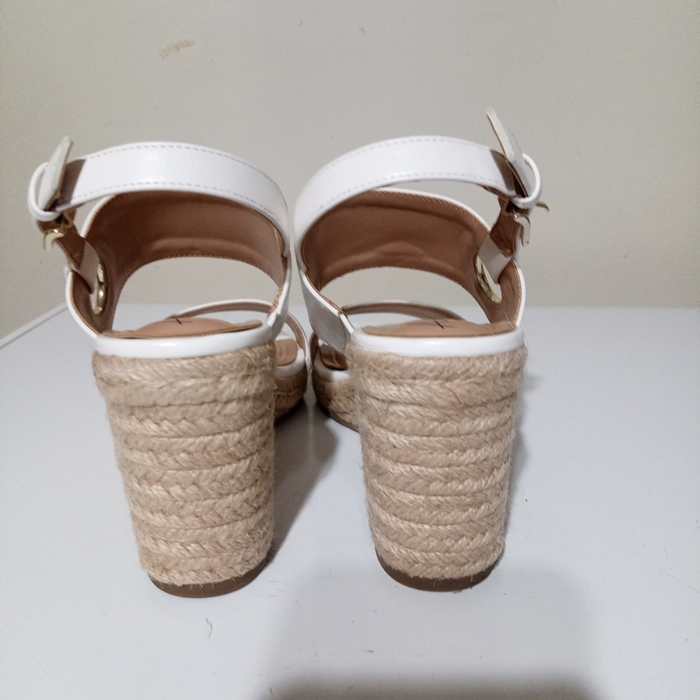 Stylish White Wedge Sandals - Picture 3 of 8